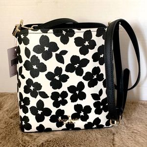 BNWT KATE SPADE LEATHER BUCKET/CROSSBODY